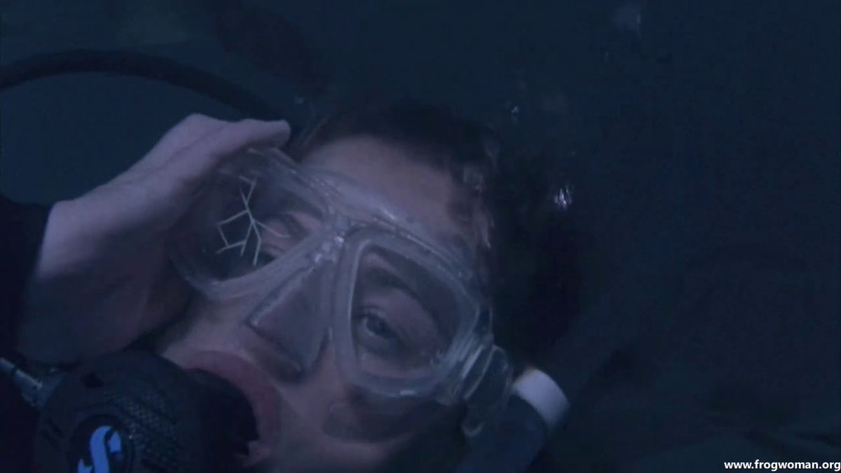 FrogwomanOrg's tweet photo. Taking a nap isn't a good idea underwater ;-) . Well, she just got knocked out by a shark! Check out the video:
https://t.co/4WTAP2Bj0S
#oxygen #airhose #drowning #diving #scuba #scubadiving #shark #knockedout #unconcious #frogwoman #femalediver #femalescuba https://t.co/eEJA7hIoGI