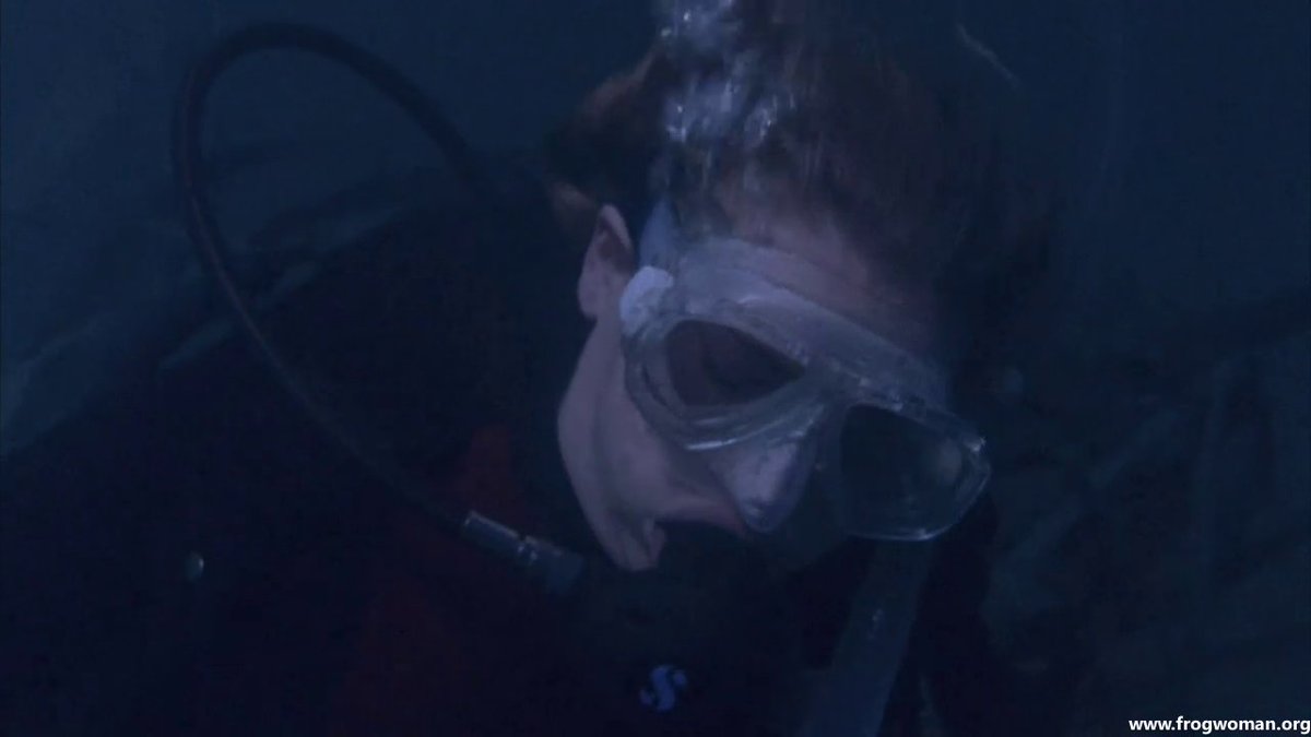 FrogwomanOrg's tweet photo. Taking a nap isn't a good idea underwater ;-) . Well, she just got knocked out by a shark! Check out the video:
https://t.co/4WTAP2Bj0S
#oxygen #airhose #drowning #diving #scuba #scubadiving #shark #knockedout #unconcious #frogwoman #femalediver #femalescuba https://t.co/eEJA7hIoGI