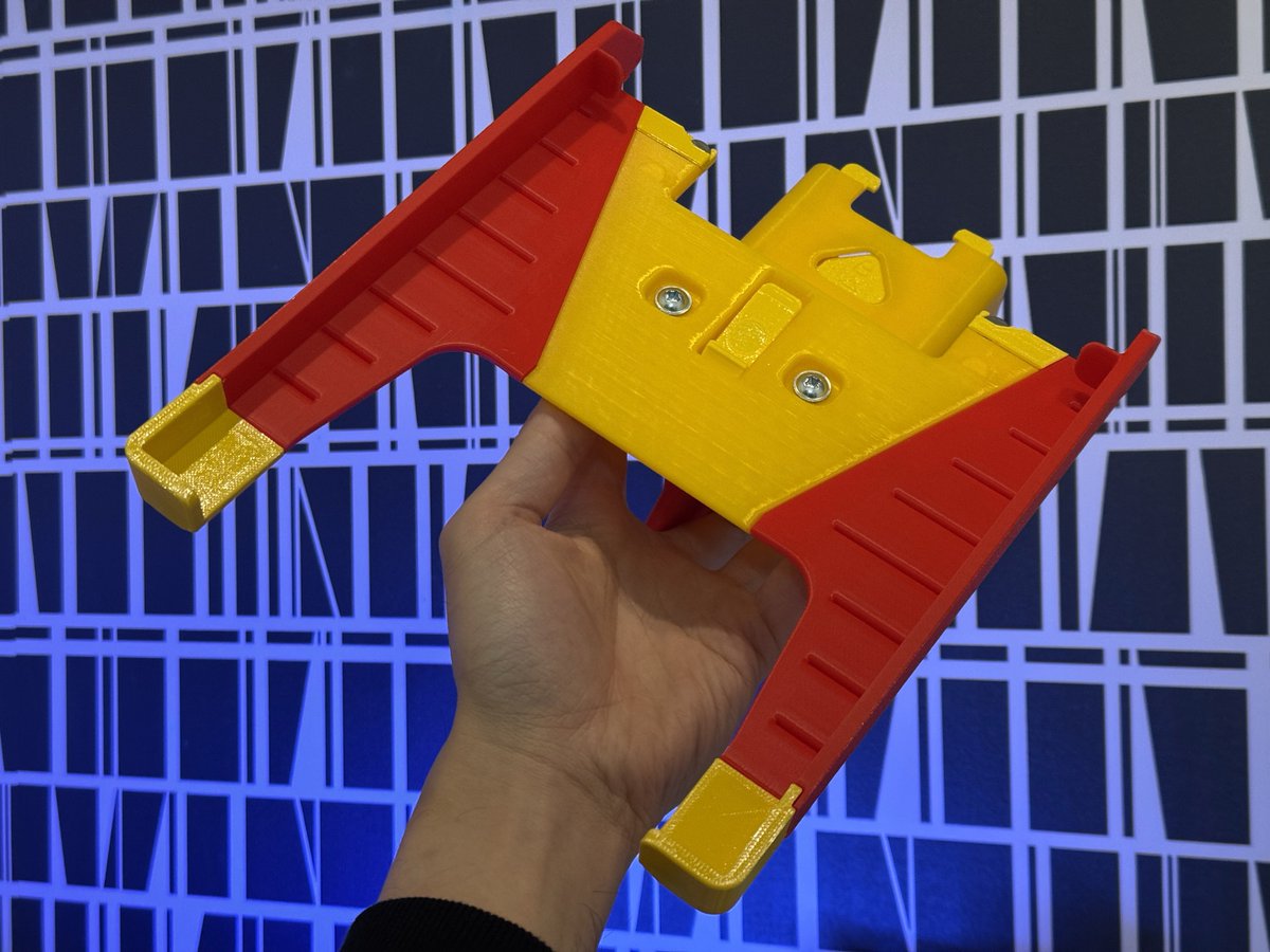 YuTR0N's tweet photo. Swapmod気がついたらアイアンマンになってた...
とりあえず全部PolyLite PLAで出した。
#polymaker #swapmod https://t.co/tPVmIUXQoL