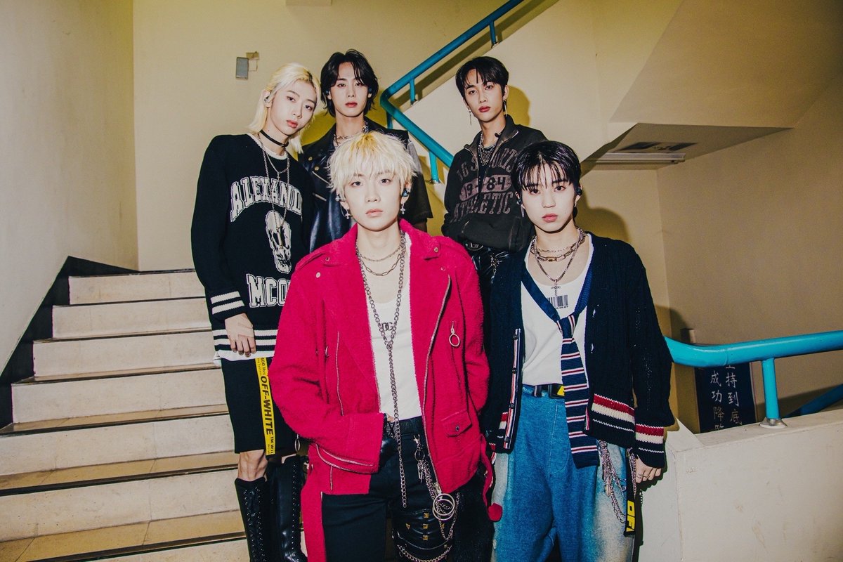 HFU_official's tweet photo. [📸] 1st FNC BAND KINGDOM in TAOYUAN

대만 팬분들과 처음으로 만나게 되어 행복했습니다!!
#하파유 잘 기억해 주시고 다음에 만나면 🤘해주기🤍

#FNCBANDKINGDOM #FNC
#HiFiUnicorn #HFU #하이파이유니콘 https://t.co/zHa9phCO6g