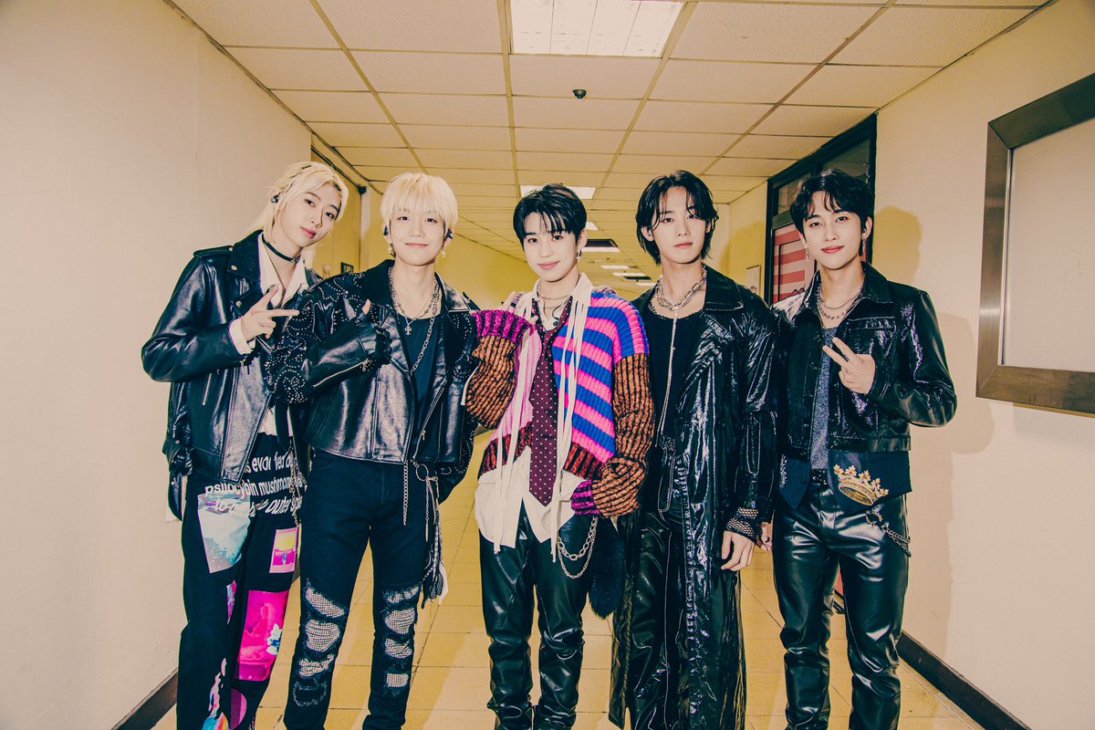 HFU_official's tweet photo. [📸] 1st FNC BAND KINGDOM in TAOYUAN

대만 팬분들과 처음으로 만나게 되어 행복했습니다!!
#하파유 잘 기억해 주시고 다음에 만나면 🤘해주기🤍

#FNCBANDKINGDOM #FNC
#HiFiUnicorn #HFU #하이파이유니콘 https://t.co/zHa9phCO6g