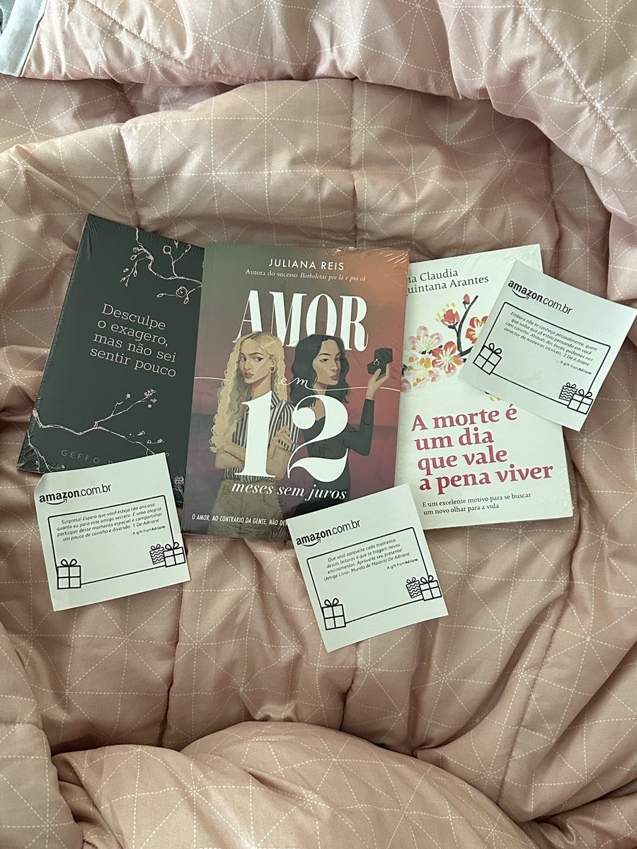 twttsgaby's tweet photo. chegou hoje meu presente do Amigo Livro do Mundo da Maiara e eu não poderia estar mais grata 🥹🤍 @Adriane_MeM_MM sei que escolheu eles com mto carinho, obrigada por cada um deles, perfeitos demaaaaais! 
@MaiaraMeM arrasou muito nessa ideia 🫶🏼 https://t.co/MIzE3ZteOw