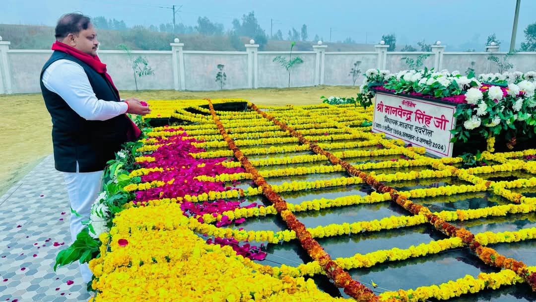 ArvindSingh0136's tweet photo. पूज्य पिता जी कीर्तिशेष श्री मानवेंद्र सिंह विधायक भाजपा 136 ददरौल को प्रथम पुण्यतिथि पर भावपूर्ण एवं विनम्र श्रद्धांजलि.....
@ArvindSingh0136 https://t.co/YFNNdnqVV2