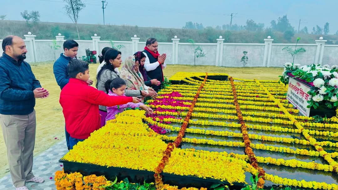 ArvindSingh0136's tweet photo. पूज्य पिता जी कीर्तिशेष श्री मानवेंद्र सिंह विधायक भाजपा 136 ददरौल को प्रथम पुण्यतिथि पर भावपूर्ण एवं विनम्र श्रद्धांजलि.....
@ArvindSingh0136 https://t.co/YFNNdnqVV2