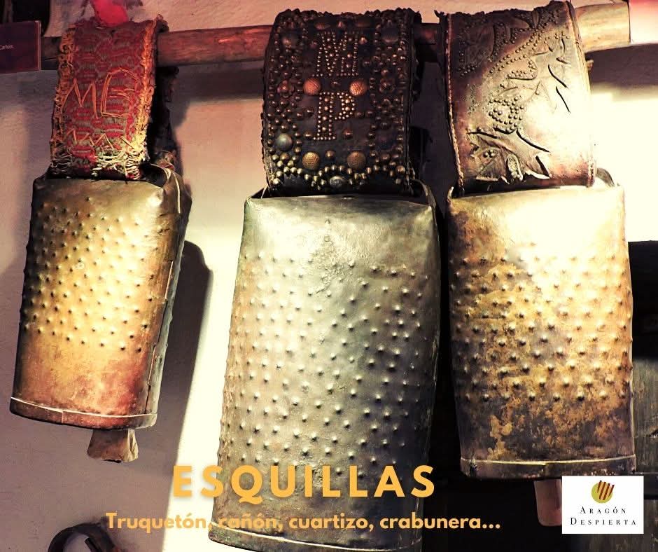 AragonDespierta's tweet photo. 🙂🙂 Una de las tradiciones que aún se guardan en algunas localidades aragonesas en estos días, era la de hacer el mayor ruido posible con #cencerros, #esquillas, ·trucos, etc para que los #ReyesMagos no se olviden de pasar por las Casas de los niños que portan ... https://t.co/SIgGGdMccw