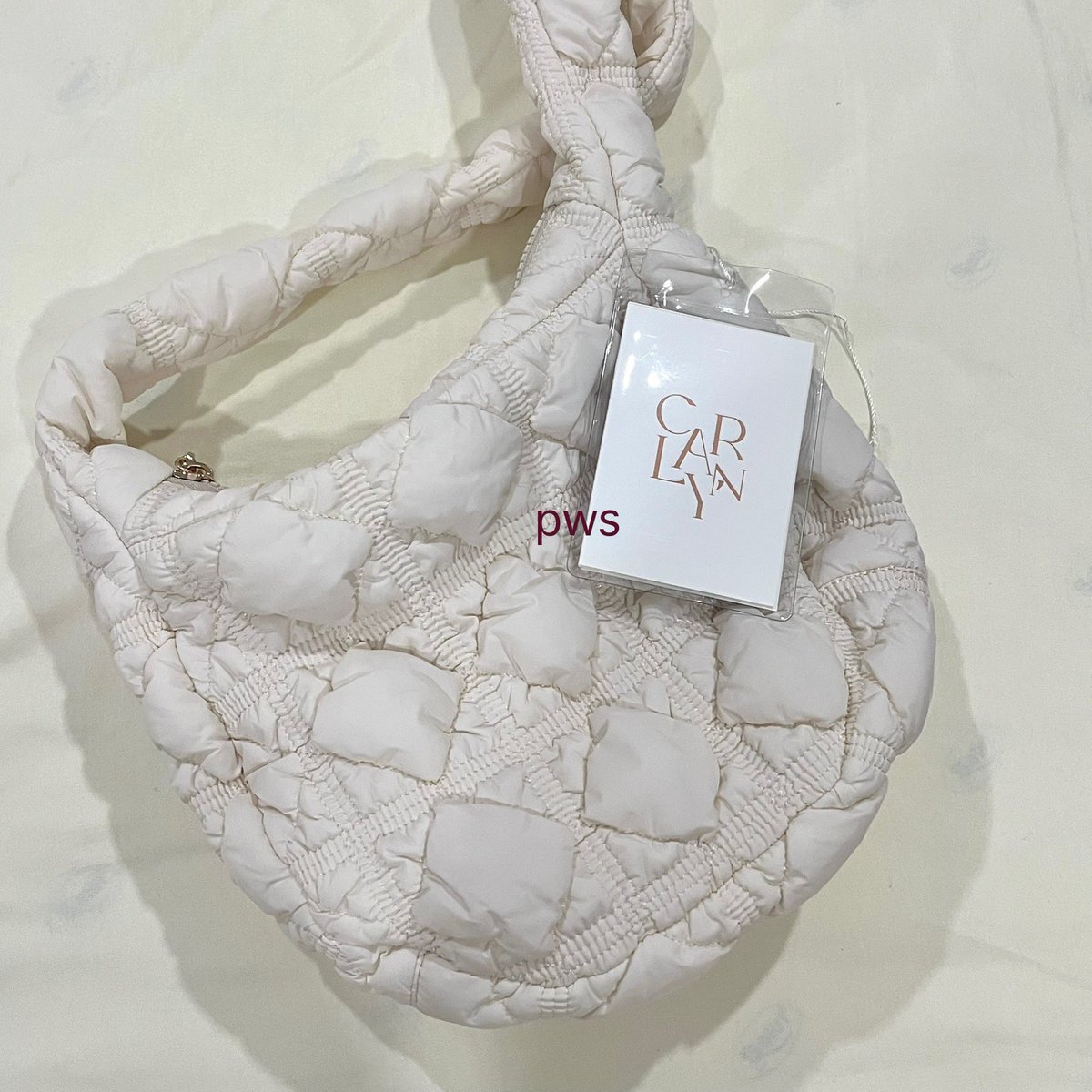 wonushiix's tweet photo. ปล่อยต่อ / ส่งต่อ carlyn soft m 

สี ivory สภาพ 95% ( ใหม่มากค่ะ ใช้ไปครั้งเดียว ) มีถุงมีป้ายครบ 

พรีมา 1690 ปล่อยต่อ 1300 ส่งฟรีให้ค้าบ 🙂‍↕️
( dm ไปที่ @pxxelpww_ นะคะ 🫶🏻 )
#ส่งต่อcarlyn #carlyn #carlynsoftM #ส่งต่อ #ส่งต่อกระเป๋า https://t.co/HHrpHJ52NW