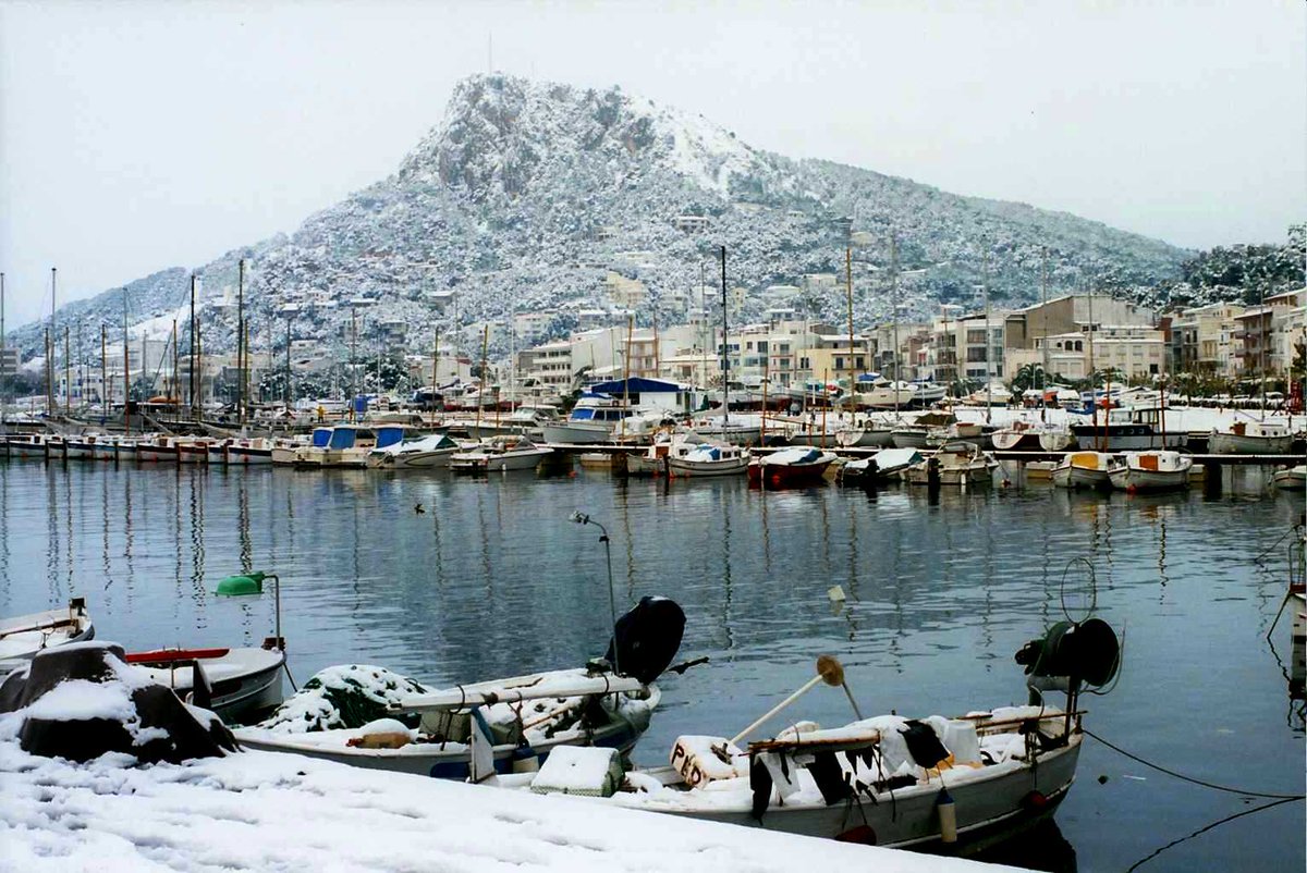 El 5 de gener de 1985 va començar la segona onada de fred més intensa del segle XX a Catalunya, darrere de la registrada el 1956 ❄ Es va allargar fins al 17 de gener ➡ 3cat.cat/el-temps/gener… 📷 Josep Pascual / L'Estartit #ElTemps3Cat