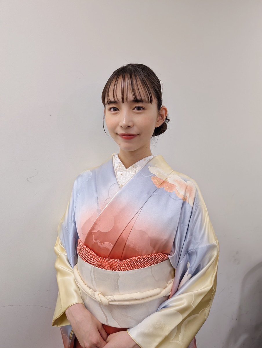 renacnatta's tweet photo. 【衣装提供】
元旦に放送された「上田と女が吠える夜 SP」にて、井桁弘恵さんにレナクナッタの振袖をお召しいただきました。シンプルながらもモードで洗練された小物を合わせていただき、非常にお似合いでした。
心より感謝申し上げます。

#上田と女が吠える夜
#井桁弘恵 さん
#振袖 https://t.co/HtvvgHtATI
