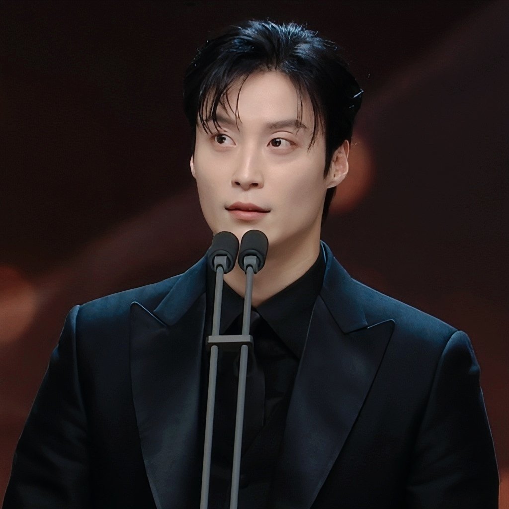 blank_0609's tweet photo. 2024년 너무 고생 많았어 열심히 노력한 만큼 신인상이라는 큰 상을 받을 수 있었던 것 같아서 너무 대단하다고 박수쳐주고 싶어 앞으로의 너를 항상 응원할게🎉 https://t.co/sNcPOlcOS0