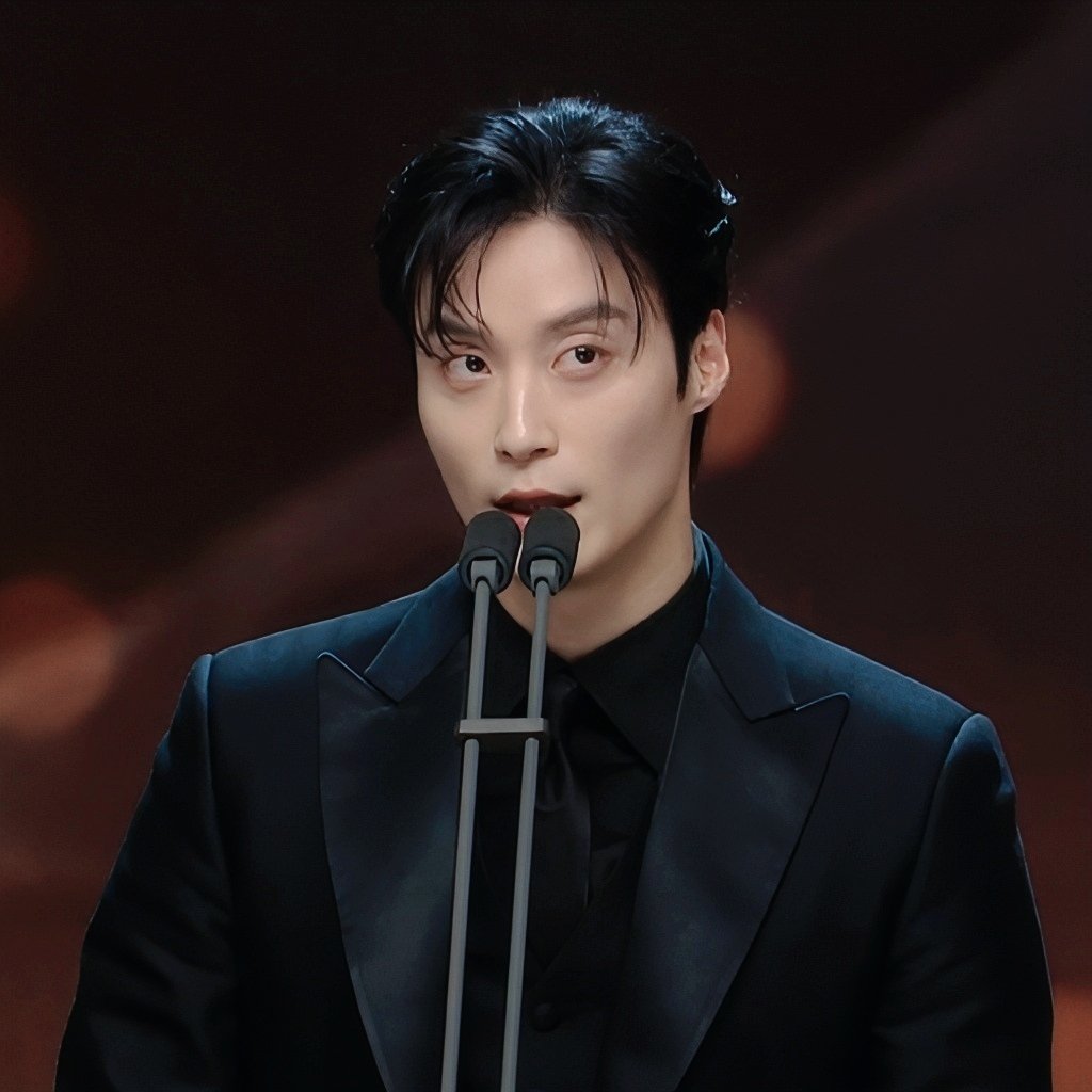 blank_0609's tweet photo. 2024년 너무 고생 많았어 열심히 노력한 만큼 신인상이라는 큰 상을 받을 수 있었던 것 같아서 너무 대단하다고 박수쳐주고 싶어 앞으로의 너를 항상 응원할게🎉 https://t.co/sNcPOlcOS0