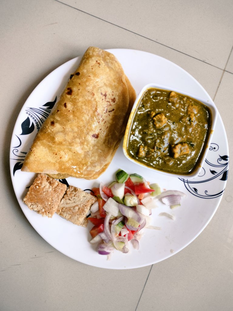 LegacyMauryan's tweet photo. So New year 2025 Super sunday i tried to utilise culinary skills yet again by making season's first palak paneer curry along with Parantha,Salad and some sweet it's Chikis as uttarayan Season also line up next week.😋😋😋😋
#Sundayrecipe https://t.co/MNpjFC10Xb