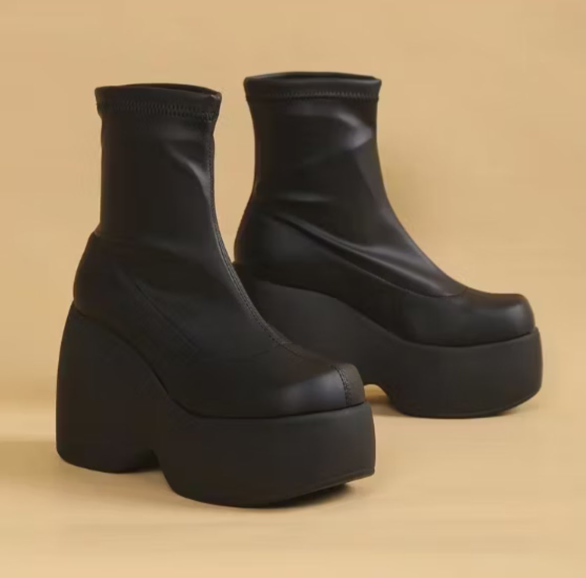 xynscart's tweet photo. hello ! who wants to rent my platform boots for day 1?

₱300 + ₱300 security deposit (refundable)

- size 35 - 36
- with added 1 inch insoles inside, making it 5.5 inches 
- loc : sampaloc, manila https://t.co/1XPm7x45HZ