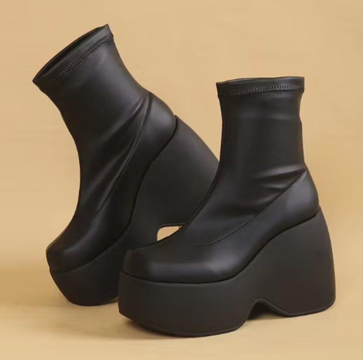 xynscart's tweet photo. hello ! who wants to rent my platform boots for day 1?

₱300 + ₱300 security deposit (refundable)

- size 35 - 36
- with added 1 inch insoles inside, making it 5.5 inches 
- loc : sampaloc, manila https://t.co/1XPm7x45HZ