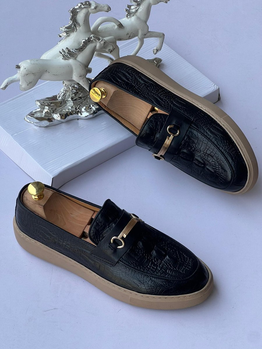 dinero_crocs's tweet photo. Corporate shoes 

Price: N31,000

Location Kaduna.
Call or WhatsApp— 08063769764 https://t.co/G7o8f2zths