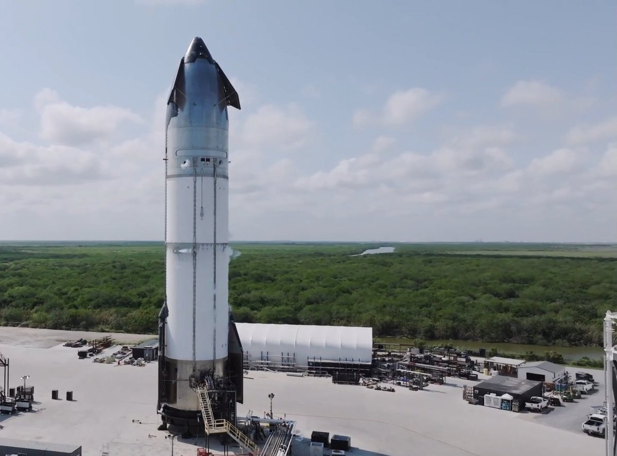 🇺🇸 🚀 Starship IFT-7 cz. 2 - Najpierw masa, potem rzeźba 😉

W tej części przeczytacie głównie o zmianach pod maską nowego statku oraz o tym, co powoduje, że SpaceX powiększa swój statek. A „najpierw masa, potem rzeźba” w kontekście rakiet ma nieco inne znaczenie...

1/16