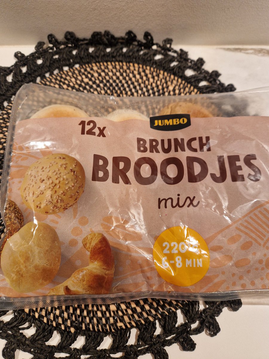 bosman_s's tweet photo. @JumboSupermarkt @JumboBelgie 12 OP de verpakking .... 11 In de verpakking hoeveel van deze pakjes verkopen jullie? Mooie upgrade van de winst marge met 8.5%.... maar het zal allicht wel een machinaal foutje zijn toch? Blijft wel jammer https://t.co/92JqFhZ8Kl