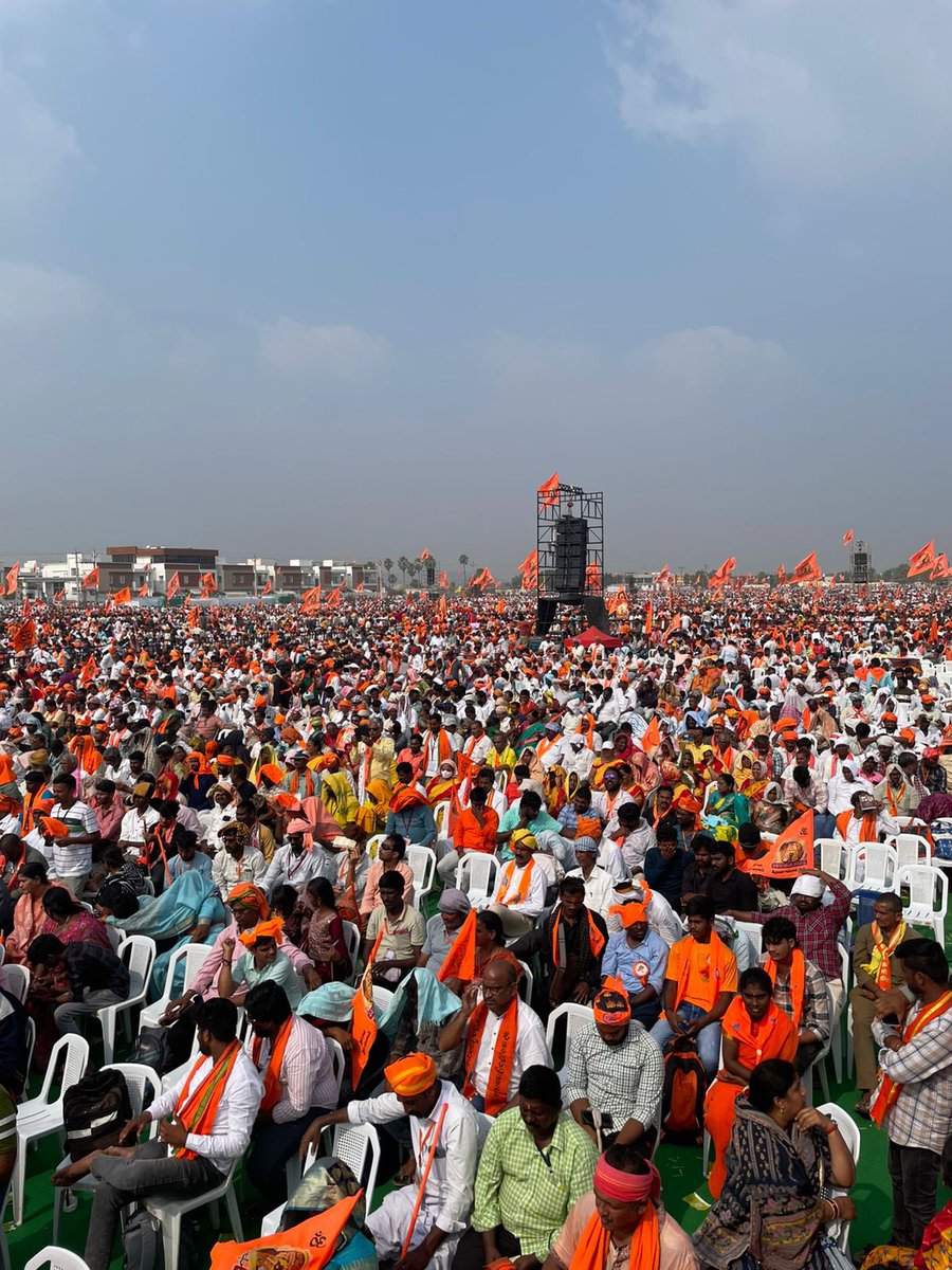 BajrangDalOrg's tweet photo. आज की सभा राज्य सरकारों को चेतावनी देने की है हमारे मंदिर वापस करो :@AlokKumarLIVE 

 #HaindavaSankharavam https://t.co/O85ALEJCRP