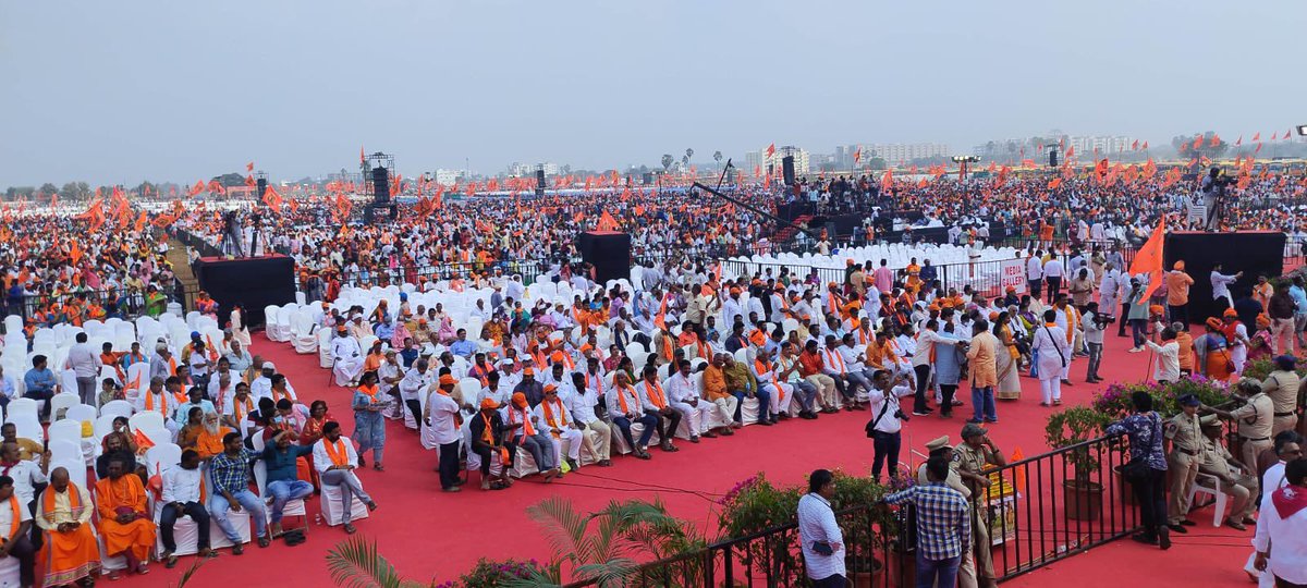BajrangDalOrg's tweet photo. आज की सभा राज्य सरकारों को चेतावनी देने की है हमारे मंदिर वापस करो :@AlokKumarLIVE 

 #HaindavaSankharavam https://t.co/O85ALEJCRP
