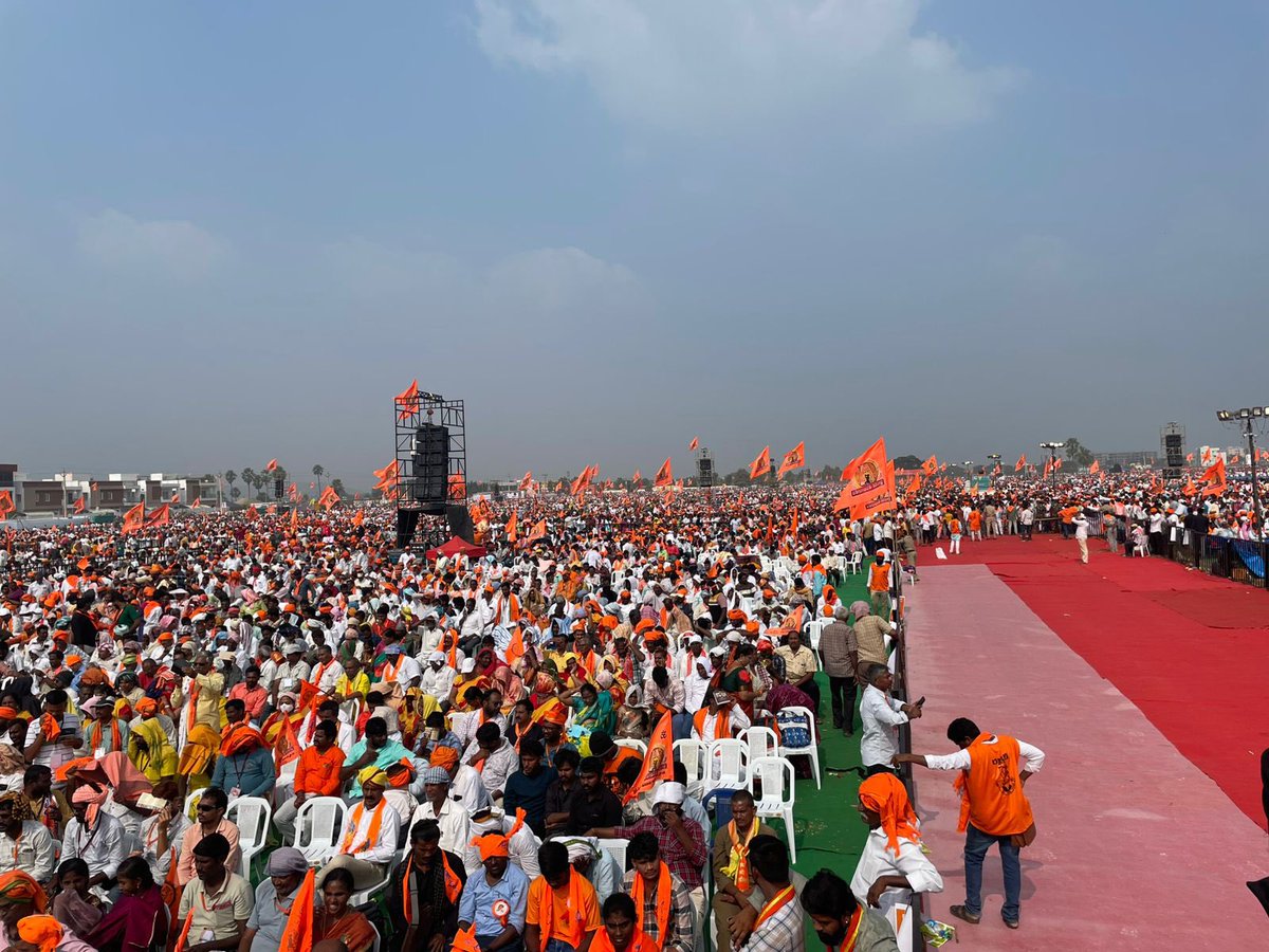 BajrangDalOrg's tweet photo. आज की सभा राज्य सरकारों को चेतावनी देने की है हमारे मंदिर वापस करो :@AlokKumarLIVE 

 #HaindavaSankharavam https://t.co/O85ALEJCRP
