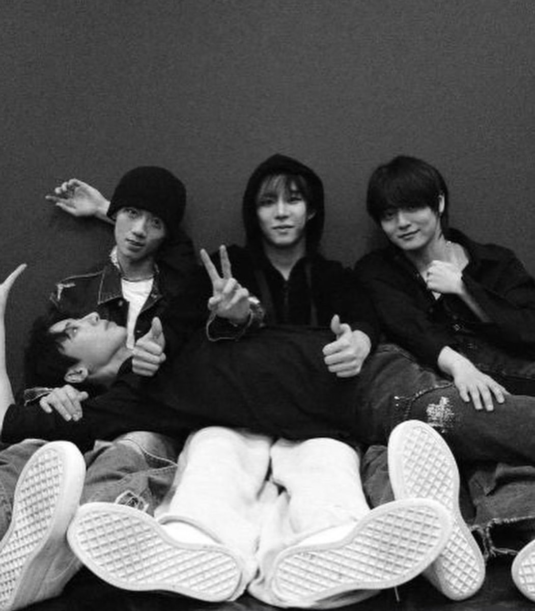 zaijunan_'s tweet photo. 🖤🖤🖤
#ZAI #翟浚安 #자이
#YANGDONGHWA #HONGSUNGMIN #SHAOZIHENG #HANTAEI #StarlightBoys https://t.co/UltqBwwFt2