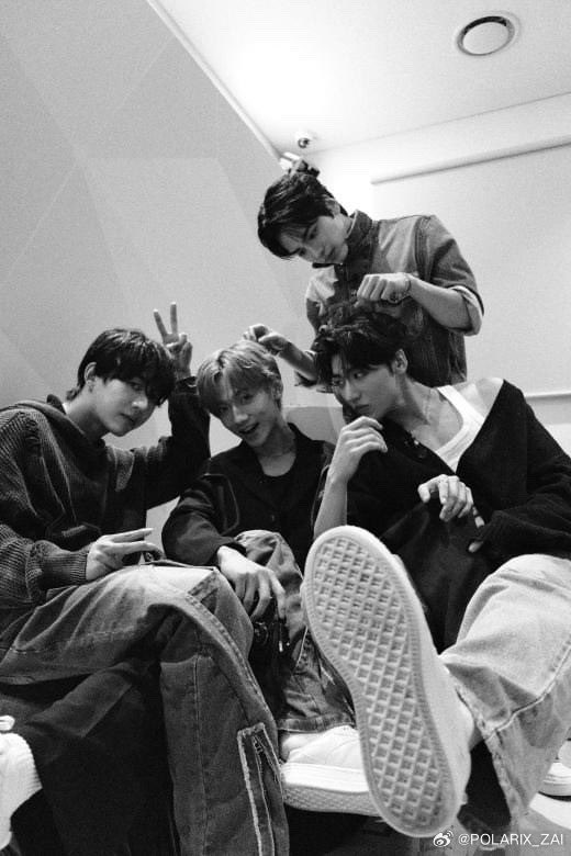 zaijunan_'s tweet photo. 🖤🖤🖤
#ZAI #翟浚安 #자이
#YANGDONGHWA #HONGSUNGMIN #SHAOZIHENG #HANTAEI #StarlightBoys https://t.co/UltqBwwFt2