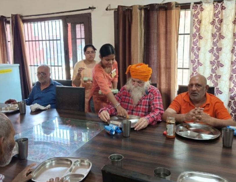 rcch3080's tweet photo. "✨ Umeedon Ki Roshni ✨
This Diwali, in collaboration with Rotaract Club Panchkula Beautiful  we brought joy to the elderly at Senior Citizen Home, Chandigarh. With love, gifts, and togetherness, we celebrated the true spirit of the festival. 🌟 🪔 #Diwali #Rotaract #himalayan https://t.co/JwO42sdpRp