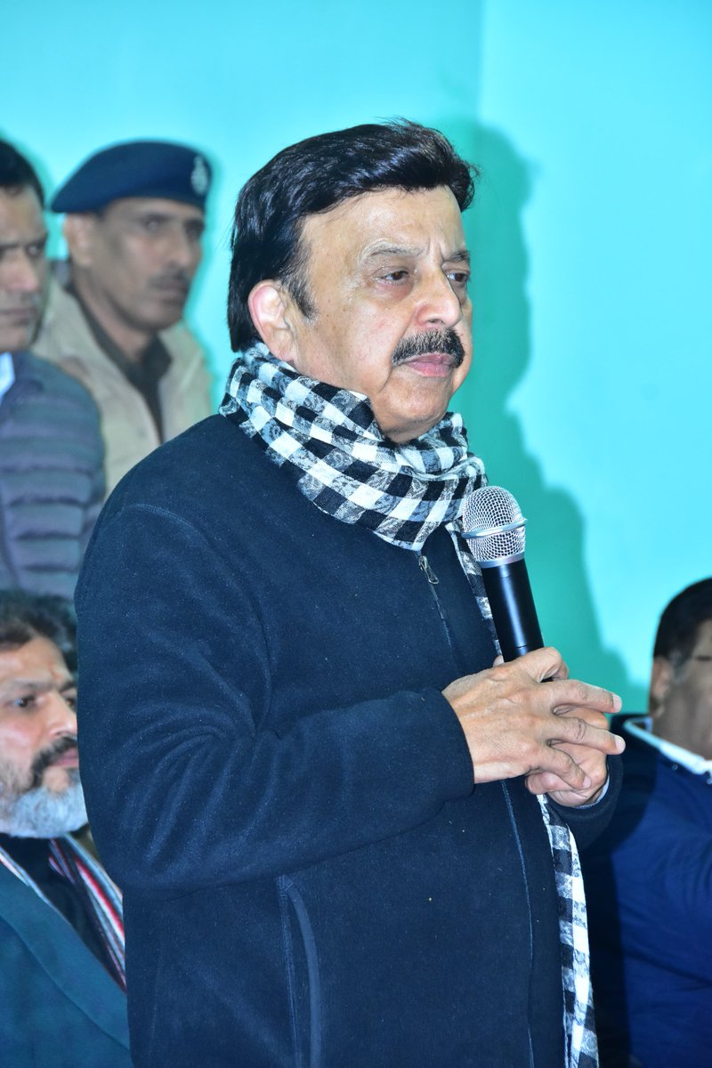 DC_Gurugram's tweet photo. Foundation for Gurugram's Bright Future to Be Laid with Better Connectivity and Strong Road Network: Sh. Rao Narbir Singh
🔹The Cabinet Minister stated that a Detailed Project Report (DPR) is being prepared for the construction of an elevated road from NH 48 to Vatika Chowk and four flyovers from Vatika Chowk to Ghata Chowk at a cost of ₹800 crores. Work on the ground will begin soon.
🔹A community center will be built in South Close, and the green belt from Vatika Chowk to Ghata Chowk will be free from encroachments before January 31: Sh. Rao Narbir Singh.
🔹The Cabinet Minister visited Vatika City and South Close, expressing gratitude to the citizens and listening to their issues while instructing officials to address them.
#GurugramDevelopment #Infrastructure #HaryanaGovernment #RaoNarbirSingh #SmartCity #BetterConnectivity #BetterConnectivity #Gurugram #Haryana