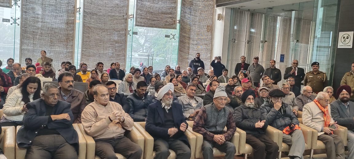 DC_Gurugram's tweet photo. Foundation for Gurugram's Bright Future to Be Laid with Better Connectivity and Strong Road Network: Sh. Rao Narbir Singh
🔹The Cabinet Minister stated that a Detailed Project Report (DPR) is being prepared for the construction of an elevated road from NH 48 to Vatika Chowk and four flyovers from Vatika Chowk to Ghata Chowk at a cost of ₹800 crores. Work on the ground will begin soon.
🔹A community center will be built in South Close, and the green belt from Vatika Chowk to Ghata Chowk will be free from encroachments before January 31: Sh. Rao Narbir Singh.
🔹The Cabinet Minister visited Vatika City and South Close, expressing gratitude to the citizens and listening to their issues while instructing officials to address them.
#GurugramDevelopment #Infrastructure #HaryanaGovernment #RaoNarbirSingh #SmartCity #BetterConnectivity #BetterConnectivity #Gurugram #Haryana