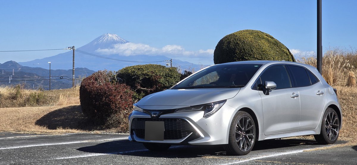 SSSS_GRIPMAN's tweet photo. この度、カローラスポーツ(MT)が納車されました！
皆さん今後ともよろしくお願いいたします！((*_ _)
※前の車からの振れ幅が大きいので���ライフスタイルが変わりそうです( ・∇・) https://t.co/NroVpoVped