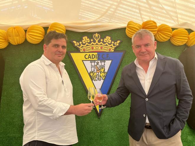 El Cádiz CF valorado en sólo 15M €, el contexto deportivo, el pufo de Sport Tech y el extraño uso de los fondos CVC.

🧵 Repasamos el análisis de <a href="/pedro_morata/">𝐏𝐞𝐝𝐫𝐨 𝐌𝐨𝐫𝐚𝐭𝐚©️</a> en un hilo.