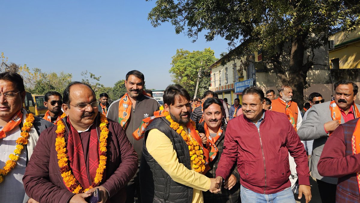 pushkarkalabjp's tweet image. आज नगला नगर पालिका प्रत्याशी श्री सचिन शुक्ला जी के समर्थन में जनसंपर्क किया ।

@BJP4UK @pushkardhami @mahendrabhatbjp @ajaeybjp

#VoteforKamal
#जीतेगी_जनता_खिलेगा_कमल

#BJP #bjputtarakhand