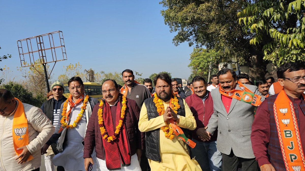 pushkarkalabjp's tweet image. आज नगला नगर पालिका प्रत्याशी श्री सचिन शुक्ला जी के समर्थन में जनसंपर्क किया ।

@BJP4UK @pushkardhami @mahendrabhatbjp @ajaeybjp

#VoteforKamal
#जीतेगी_जनता_खिलेगा_कमल

#BJP #bjputtarakhand