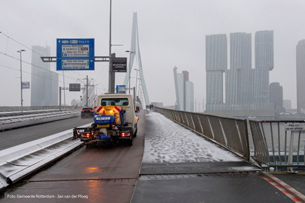 Goedemorgen! Gisteravond en vanmorgen strooiden we tegen ❄️ #Gladheid. Wist u dat onze #Zoutvoorraad zo’n 3,5 miljoen kilo is? bit.ly/3TX7ALP