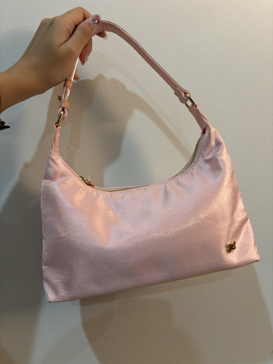 2lypcheu's tweet photo. Penneculture : สี Ballerina
ราคา 1,690 ส่งฟรี (ราคาเต็ม 2,190)

#penneculture #penneculturebagส่งต่อ
#pennecultureda #penneculture #ส่งต่อpenneculture #ส่งต่อกระเป๋า #ส่งต่อกระเป๋ามือสอง #ส่งต่อกระเป๋างานไอจี #โล๊ะตู้เสื้อผ้ามือ2 #ส่งต่อกระเป๋า https://t.co/4VGENyA2EE