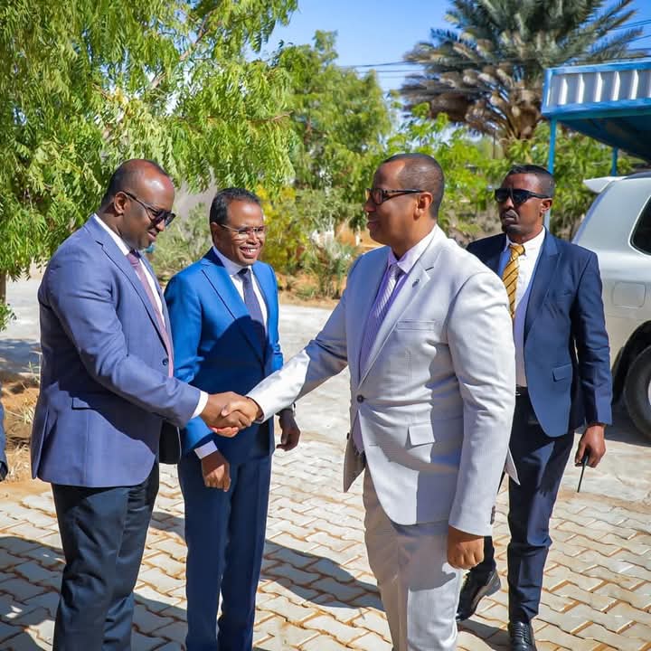 moerccpl's tweet photo. The Vice President of Puntland, @HELugatoor, inaugurated the renovated Ministry of Environment Range and Climate Change. He commended the Ministry for its self-reliant efforts in implementing the reforms and improvements to the facility.
#sustainability #MoERCC https://t.co/on8VWHIHm5