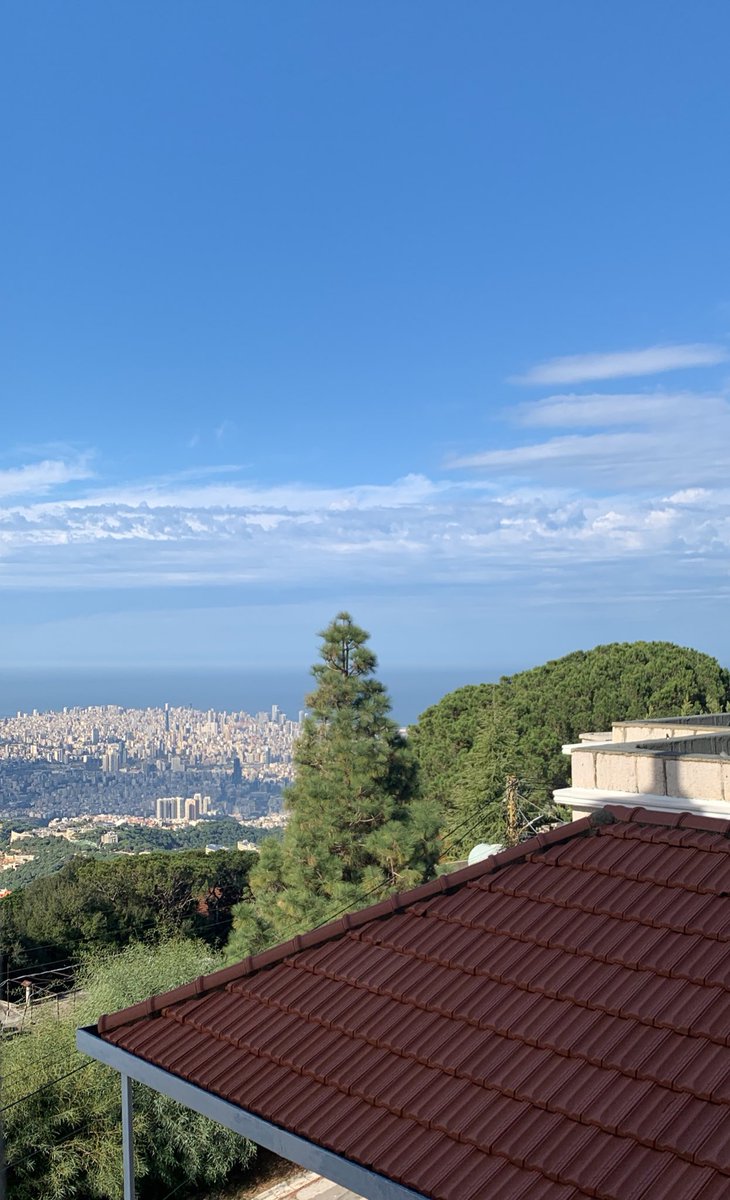 nad_word's tweet photo. Sunday vibes with a view of Beirut from my kitchen. ☀️🏙️
#homecooking
#kitchenviews
#Beirut https://t.co/pC4usnAZMh