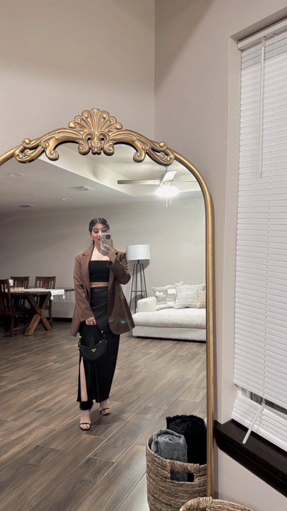 Dearyesi's tweet photo. Hailey Bieber vibes https://t.co/9i7WdvY5PI