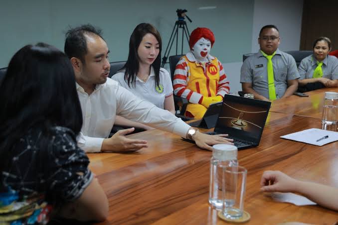 anongskee's tweet photo. Yung January 6 ka pa lang papasok ulit tapos nakalimutan mo na ano na nga ba talaga yung ginagawa mo sa trabaho. https://t.co/n1yfRCmZUR