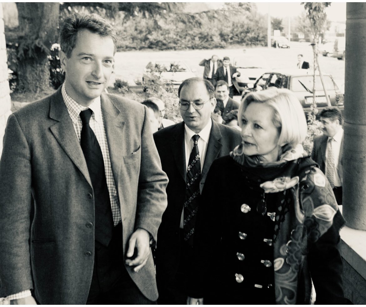 B_Perrut's tweet photo. Nous rendons hommage à Anne-Marie Comparini qui nous a quittés. 
Nous connaissons la force de son engagement auprès de Raymond Barre et son action à la présidence de la Région. Elle fut aussi l’une de nos collègues à l’Assemblée nationale. 
(Ici avec Hervé Gaymard en Beaujolais) https://t.co/UFGYdXRPRm