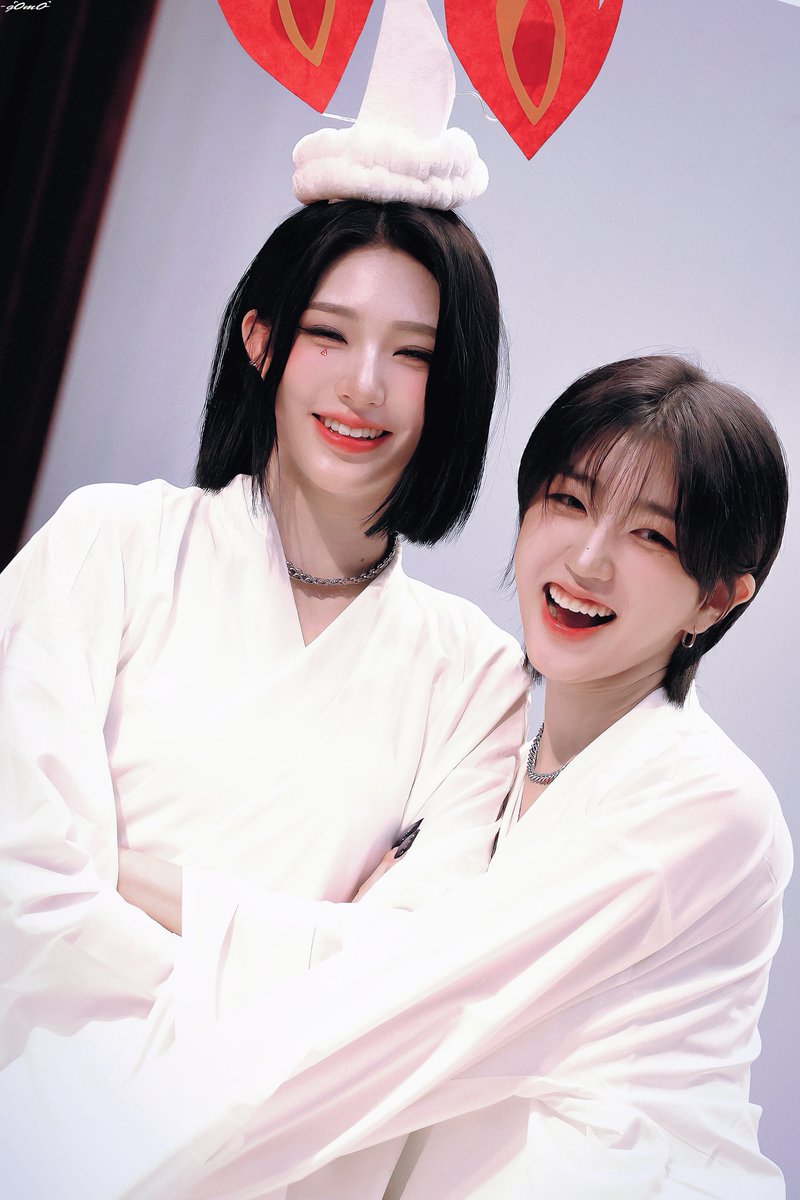 gomogomo00's tweet photo. 241108 제이제이뮤즈 HQ

💞

#박소현 #sohyun
#신위 #xinyu 
#트리플에스 #tripleS https://t.co/fHHsO5X820