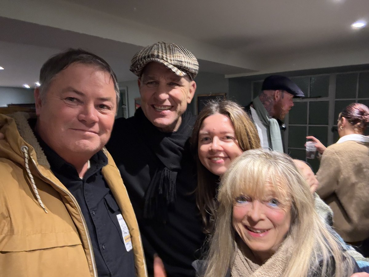 mikebrewer's tweet image. Thanks to the brilliant @VinnieJones65 for inviting me and @MrsMBrewer @chloe_brewer to #onlyfoolsandhorses yesterday.. what a fantastic show with laughs every minute that captures the TV series perfectly.. 😆👏🎭