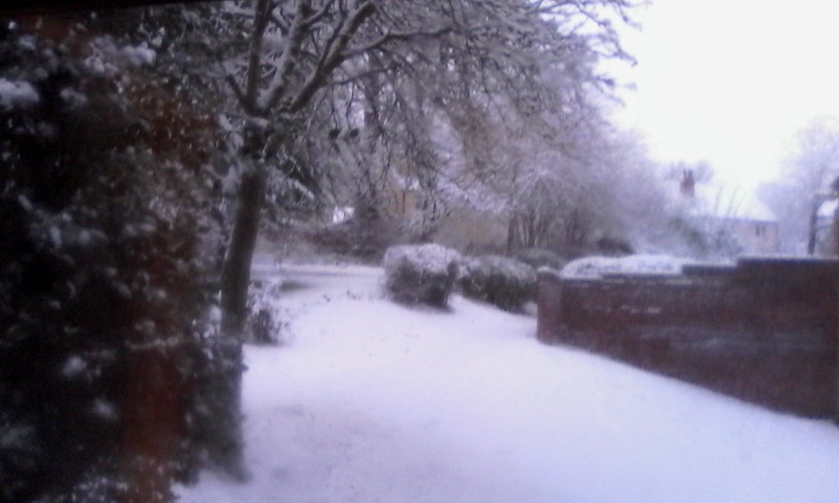MickeyMcCartney's tweet photo. URR NERRR SNERRRR! #TheSnow https://t.co/y6hONcfWFr