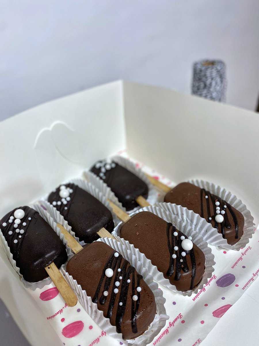 cakesbymidee's tweet photo. Happy Sunday from cakesicles!

Need cake? https://t.co/nyS141LotQ to place your orders on all celebration cakes in Lagos. https://t.co/riBwF7QuiZ
