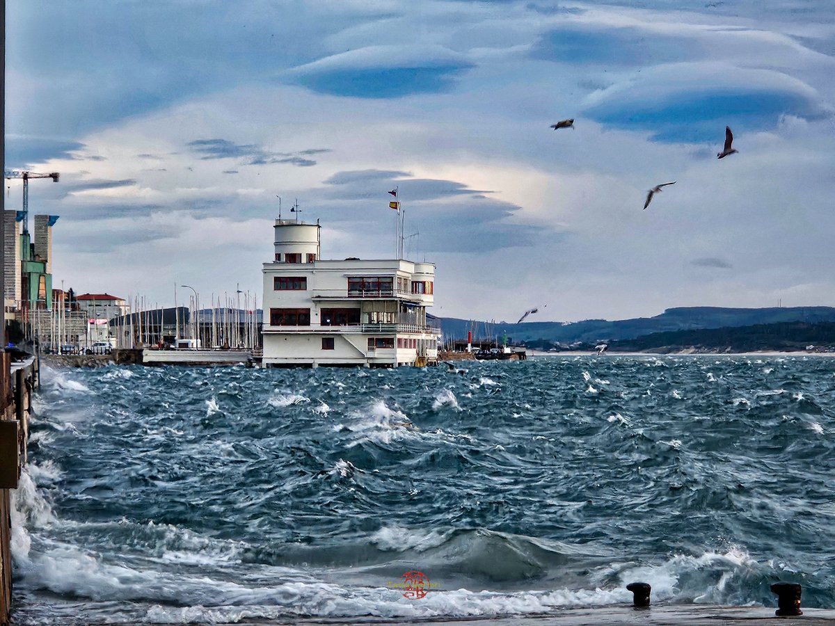 Cuando la mar se pone a contar ovejitas 💙 🐑🐑🐑 🌊

De esas de aquí y ahora, de días de sur 🌬

<a href="/tiempobrasero/">Tutiempo</a> 
<a href="/ojaizmeteo/">OjaizMeteo</a>