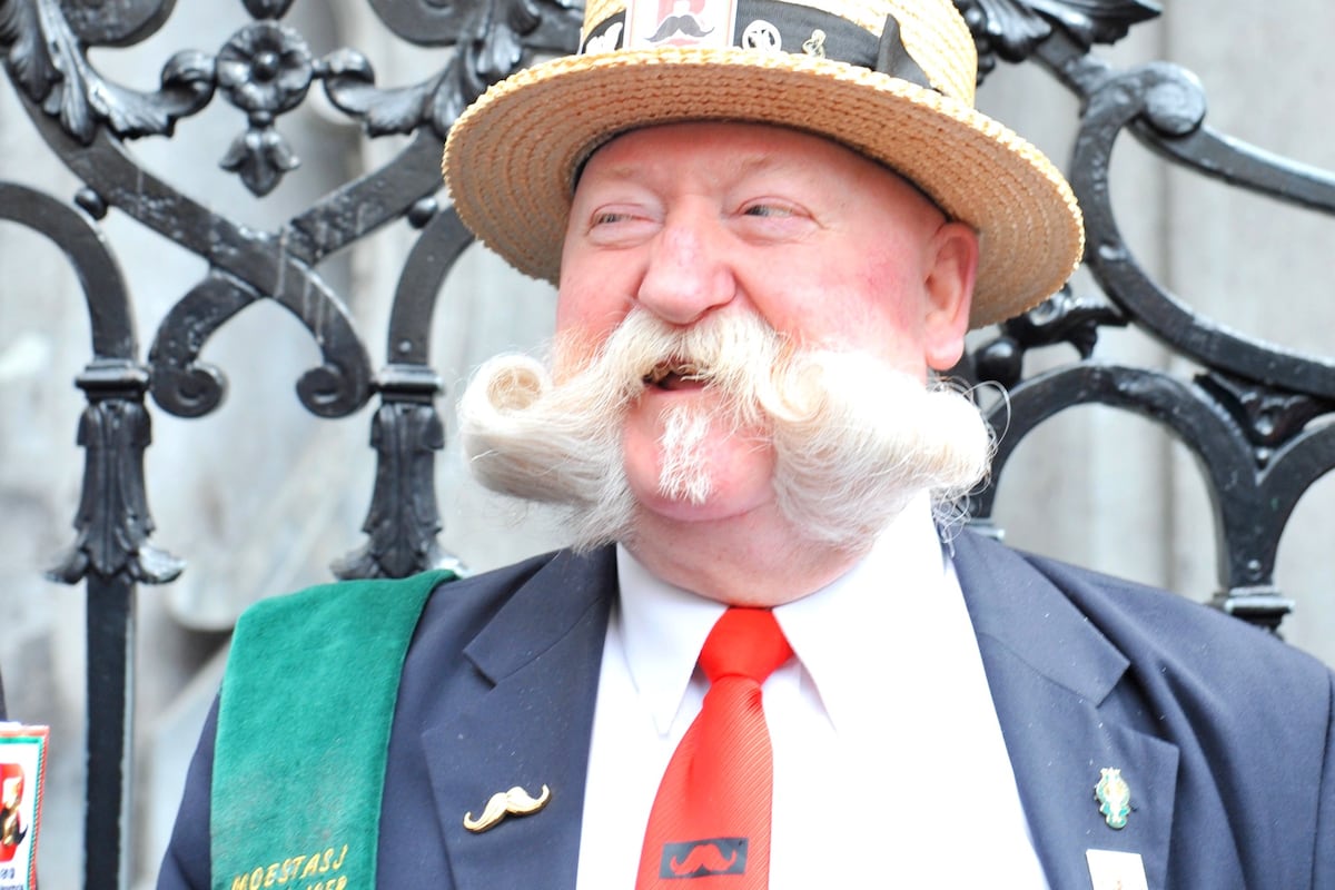 DHBruxelles's tweet photo. Décès de Joseph “Jef Moestasje” De Ganck, personnalité du folklore bruxellois et fameuse moustache de la capitale https://t.co/MfX9HpF2Bk https://t.co/Mz0FIaAPOi