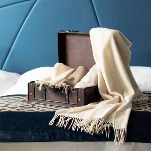 京王百貨店 新宿店】 「HANEDA × GOBI」旅するカシミヤストール