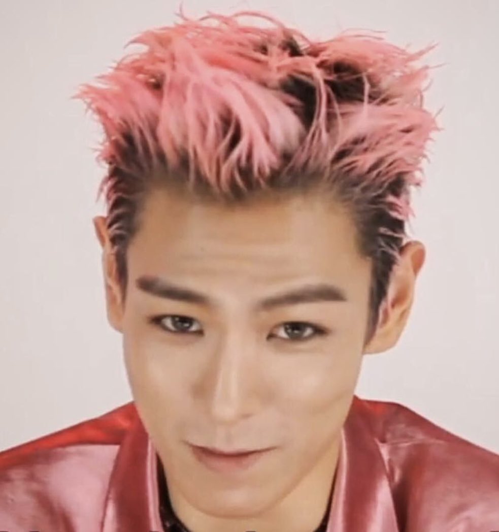 TOPcomebackwhen's tweet photo. My man doesn’t really change much 🥰

#SquidGame2    #Thanos 
#CHOISEUNGHYUN 

TOP in 2017                             Thanos in 2024 https://t.co/I5f70aviCS