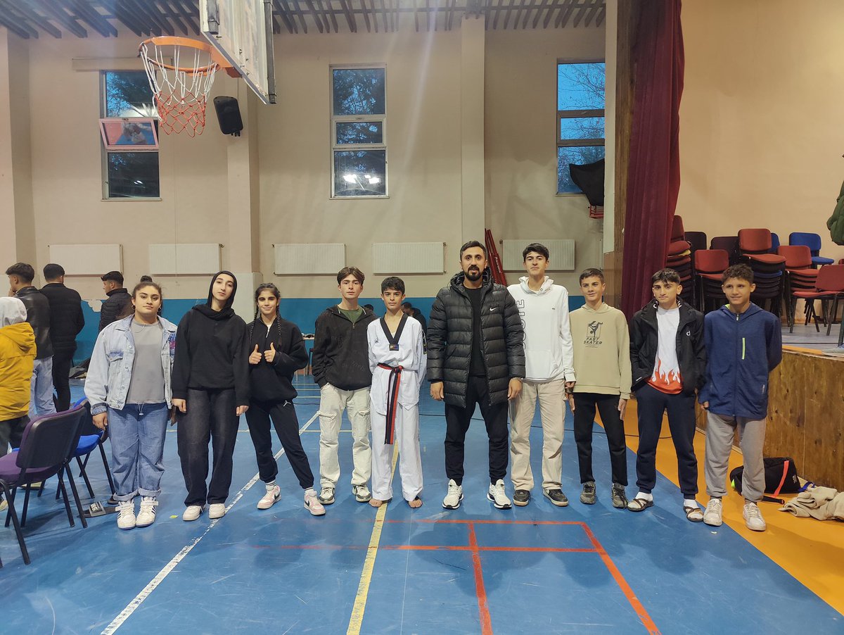 Gençler Türkiye Taekwondo şampiyonası, Şanlıurfa İl seçmelerinde Sporcularımız,kızlarda 3,erkeklerde ise 2 sporcumuz 1’nci olarak, 15-19 Ocak tarihlerinde Ankara’da yapılacak turnuvada Şehrimizi temsil etmeye katılmaya hak kazandılar. Sporcularımızı ve antrenörümüzü tebrik ederiz
