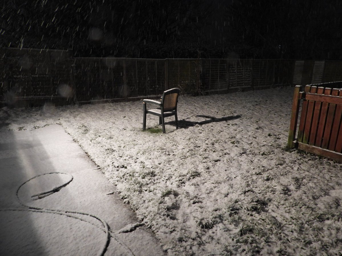 StormWatcherDan's tweet photo. Part 1 of the Overnight Snowfall ❄️ over Wolverhampton West Midlands UK on 05/01/25 @TheStormHour #uksnow #Snowfall #snow #Snowstorm https://t.co/FU81pQGBjM