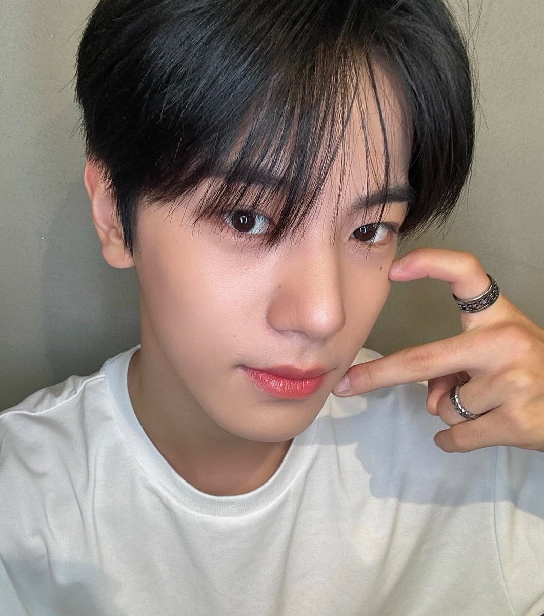 seungho pics tweet media